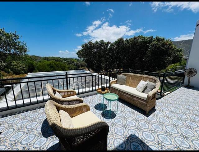 5 BEDROOM HOUSE FOR SALE IN SANDBAAI